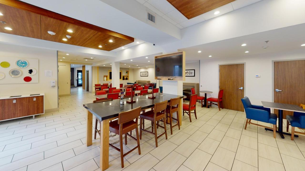 Holiday Inn Express South Burlington By Ihg Zewnętrze zdjęcie