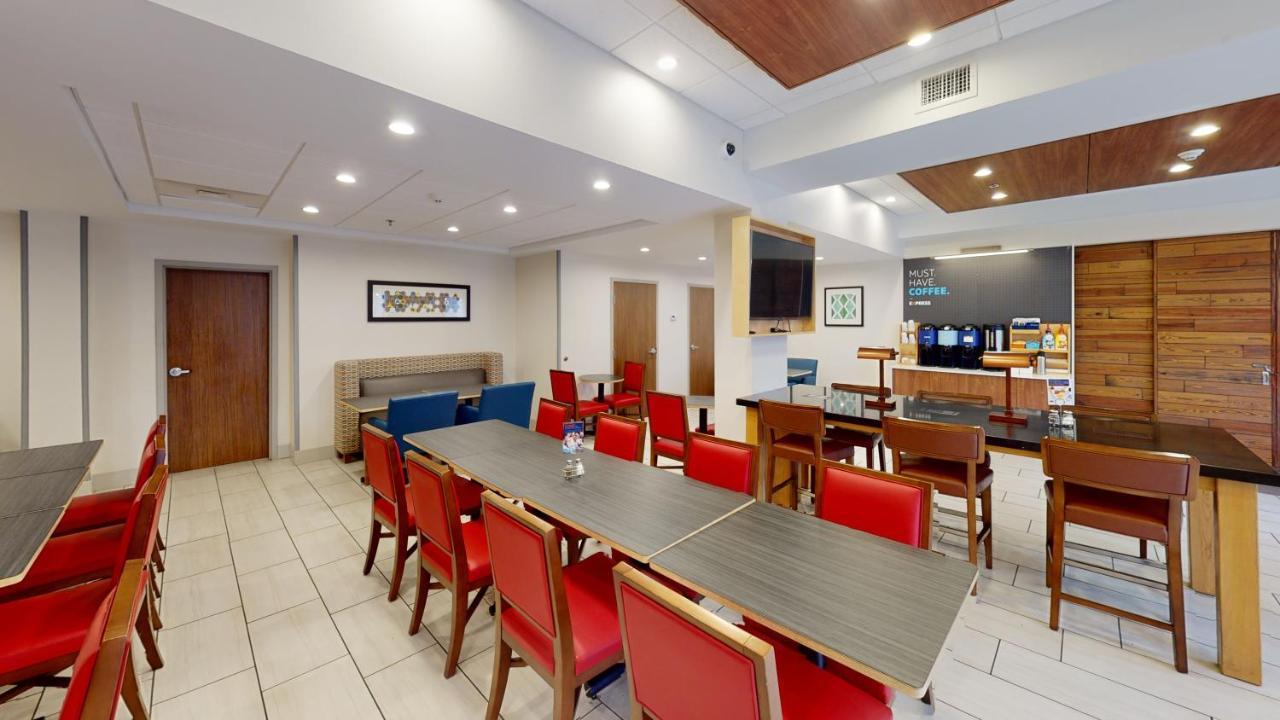 Holiday Inn Express South Burlington By Ihg Zewnętrze zdjęcie